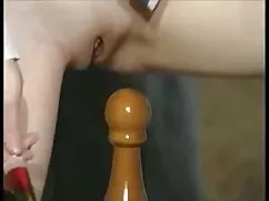 Estirada sobre una a ...