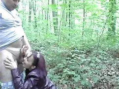 El chico lame el ano ...