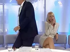 Hermano atado a su h ...