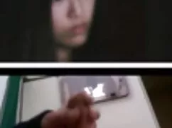 Una jovencita folla  ...