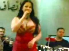 En el río, le chupó  ...