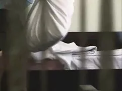 Delgada con pechos e ...