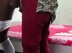 Madre enseña a su hi ...