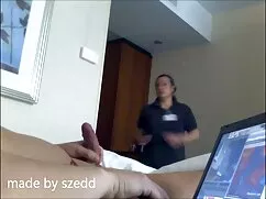 Madre coreana le da  ...
